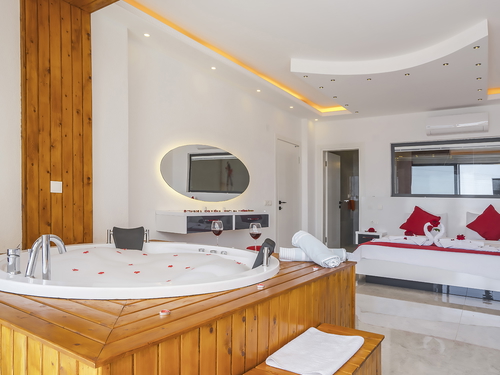  gece  -  Kasım
  | Kalkan Akbel’de Deniz Manzaralı, Jakuzili ve Saunalı Balayı Villası | 4 Kişilik Özel Tatil